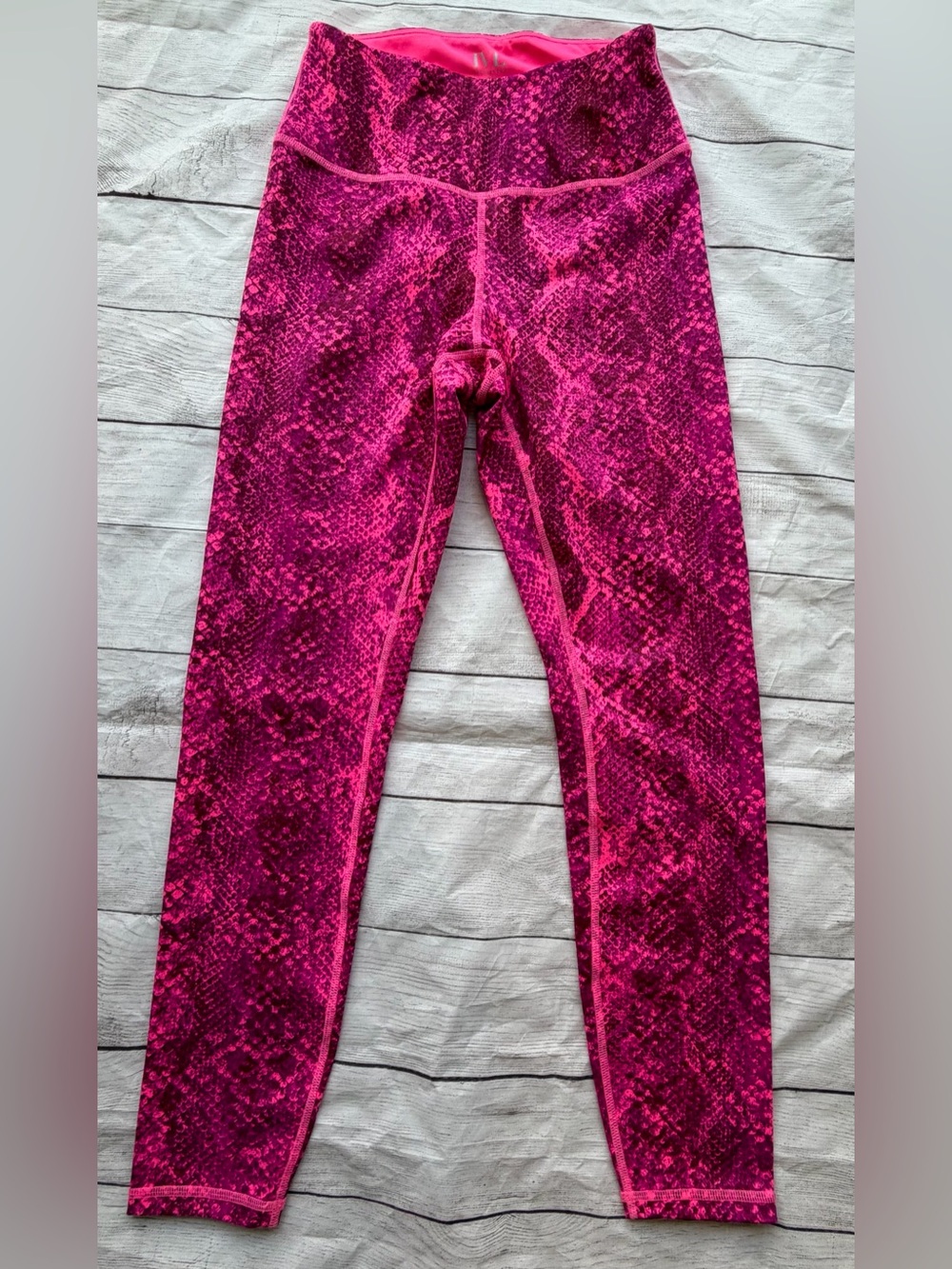 Women’s Hot Pink Snake-Print Active Leggings